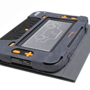 Um gráfico tátil representando um carro mostrado no display braille atualizável de 10 linhas por 32 células do Monarch.